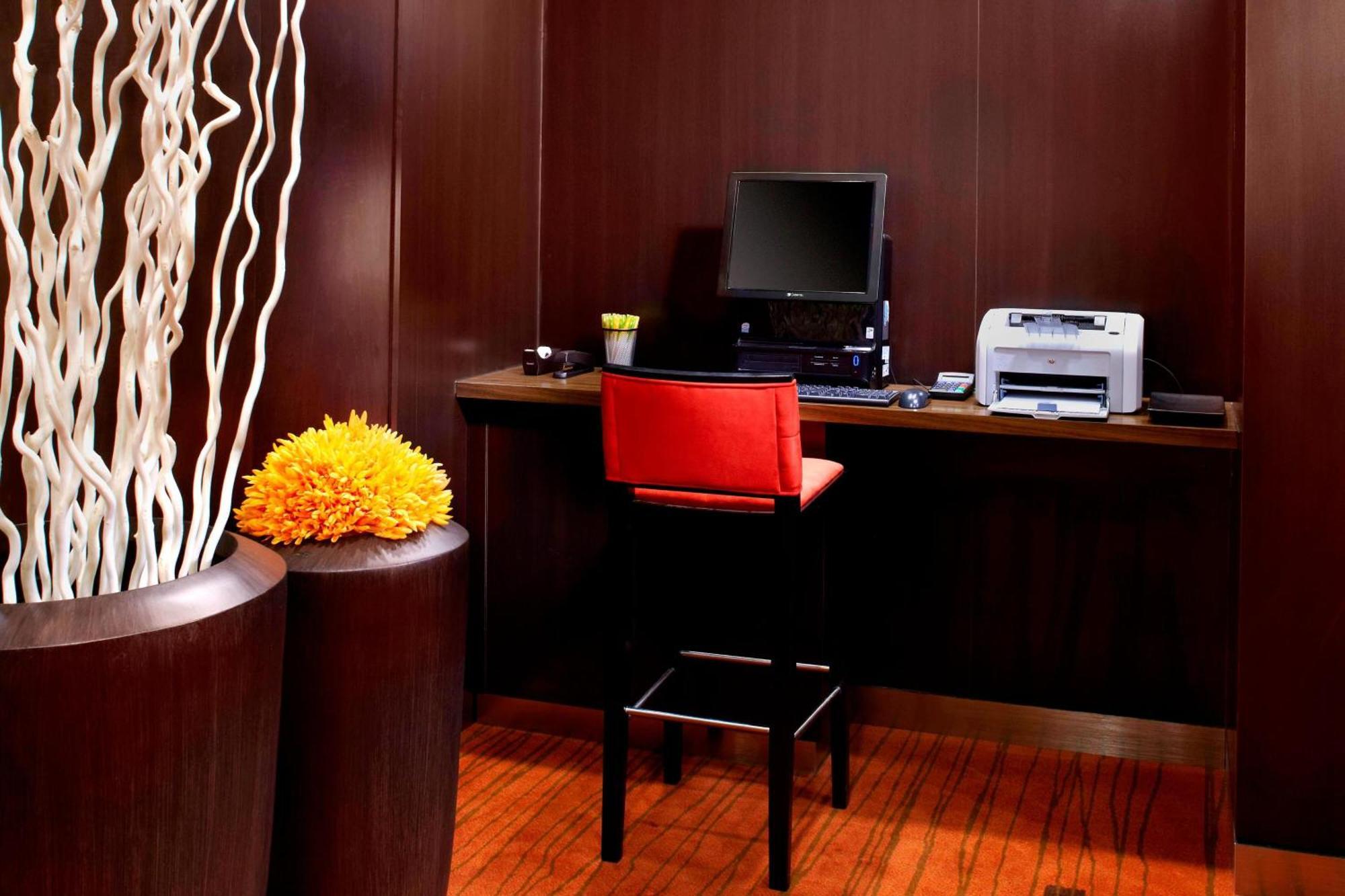 Courtyard By Marriott Pittsburgh Waterfront
