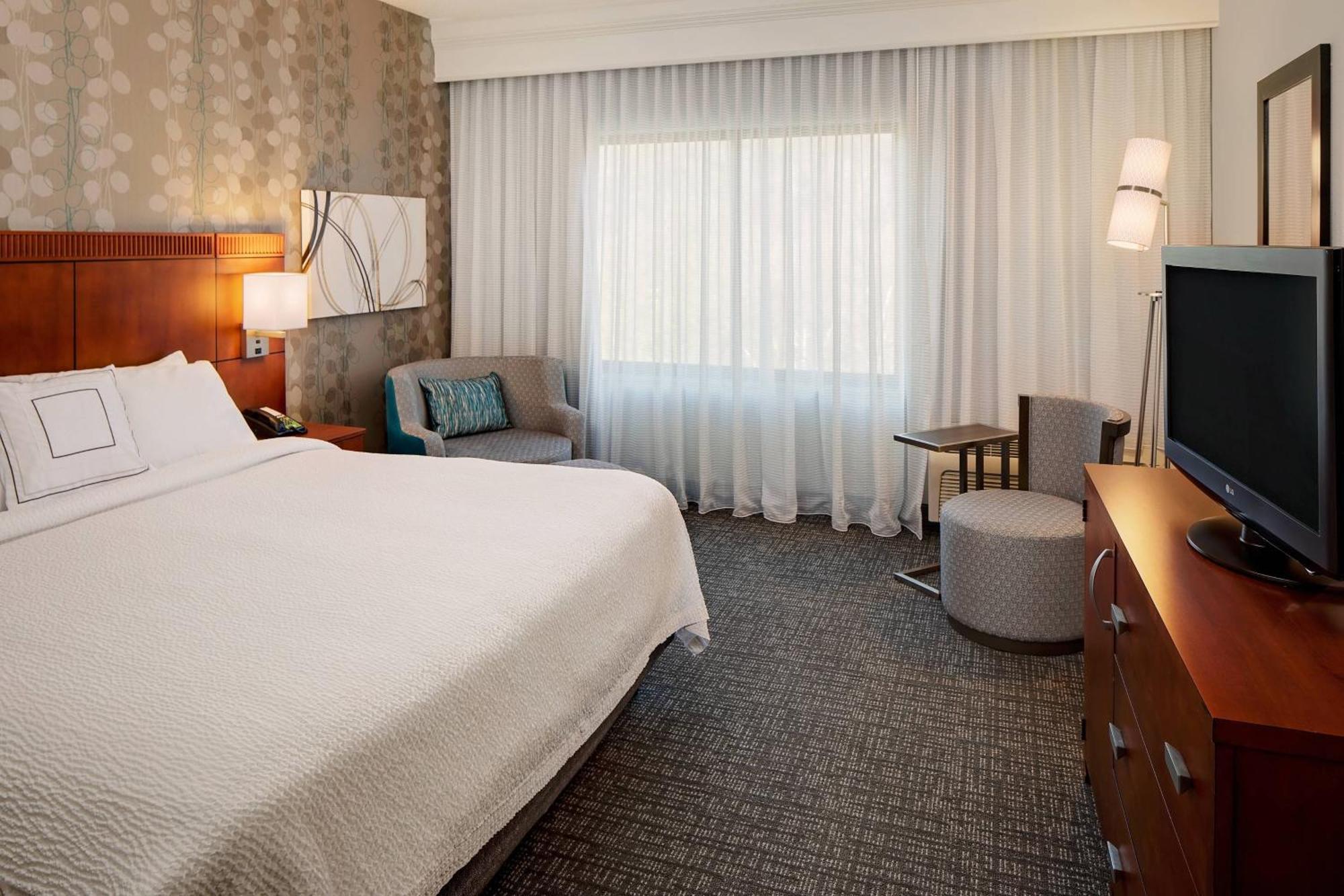 Courtyard By Marriott Pittsburgh Waterfront Hotel 3*