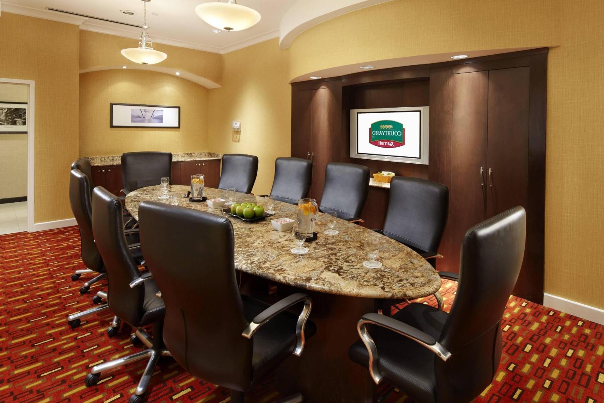 Courtyard By Marriott Pittsburgh Waterfront Hotel