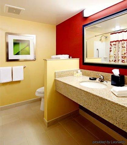 Courtyard By Marriott Pittsburgh Waterfront Hotel 3*