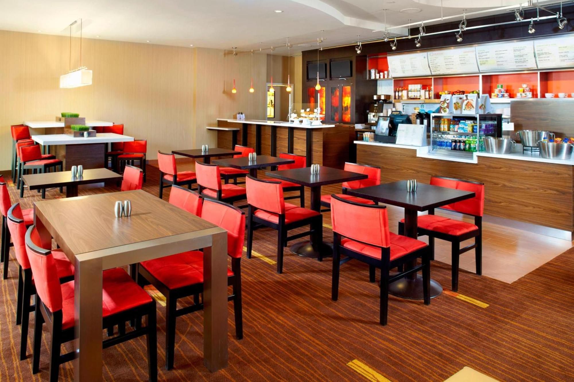 Courtyard By Marriott Pittsburgh Waterfront