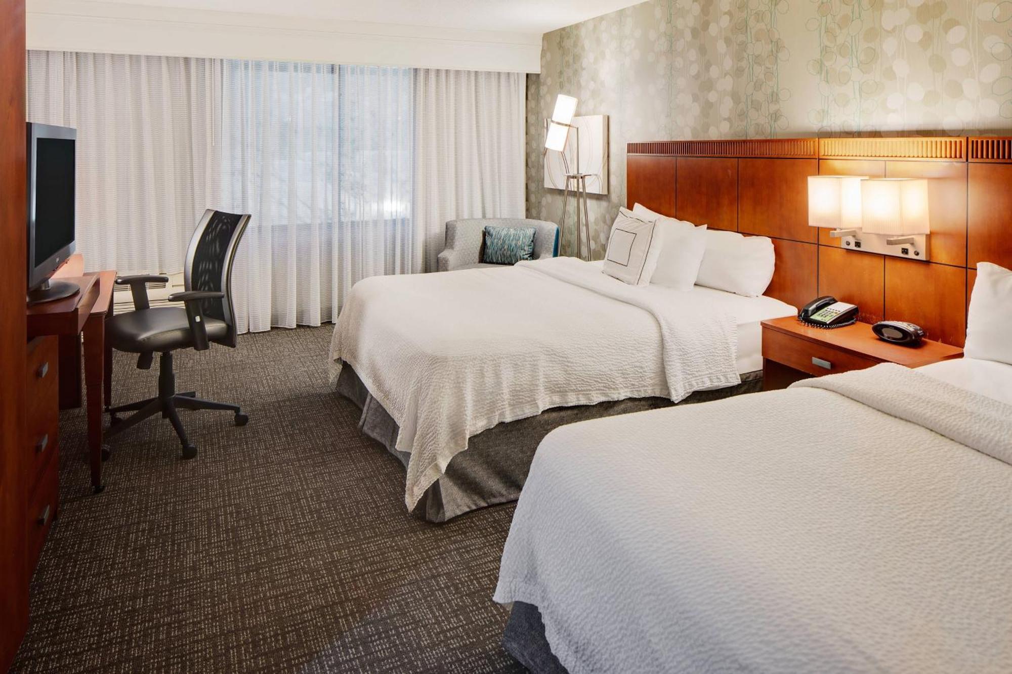 Courtyard By Marriott Pittsburgh Waterfront Hotel 3*
